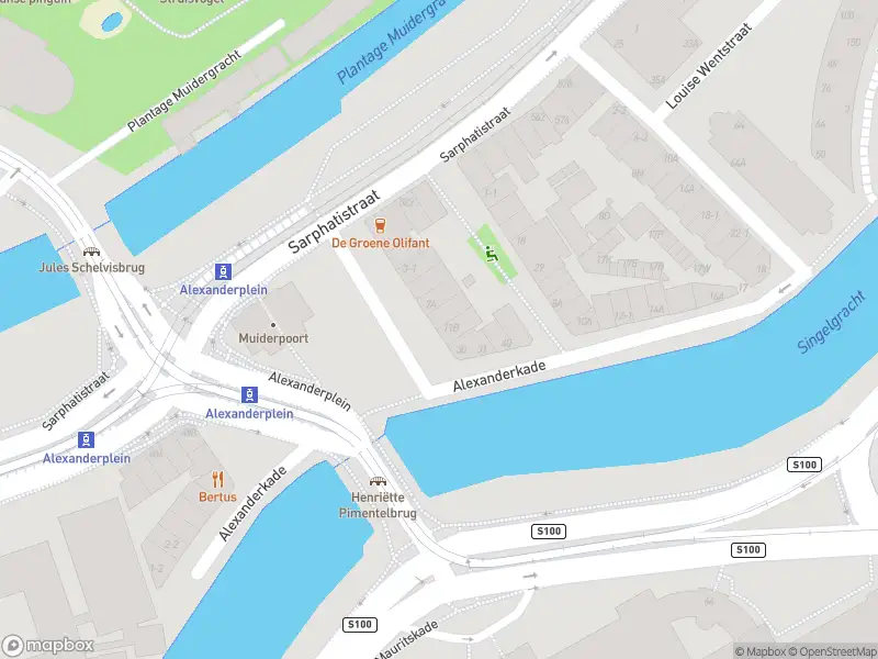 Ambulance met gepaste spoed naar de Kazernestraat in Amsterdam