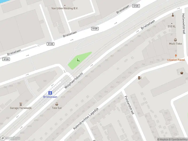 Ambulance met grote spoed naar de Wolphaertsbocht in Rotterdam