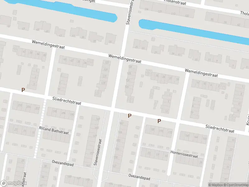 Ambulance met gepaste spoed naar de Stavenissestraat in Rotterdam