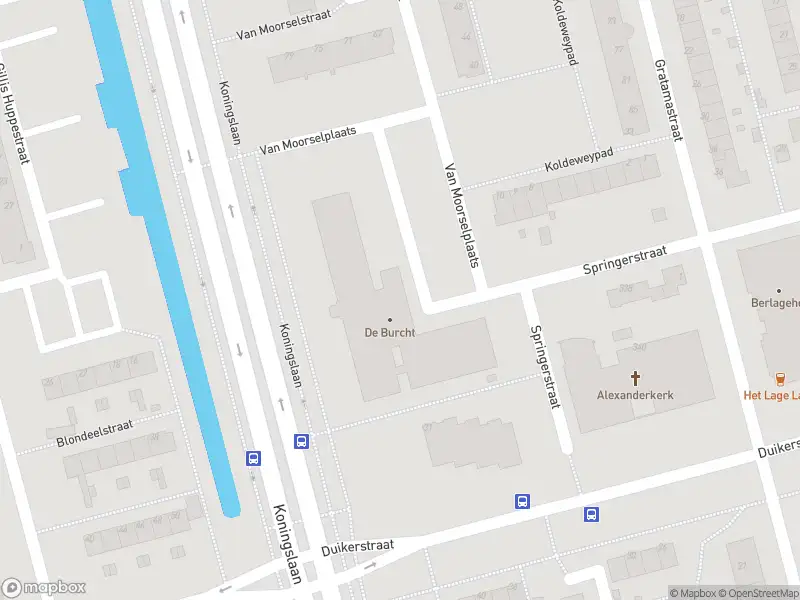 Ambulance met gepaste spoed naar de Van Moorselplaats in Rotterdam