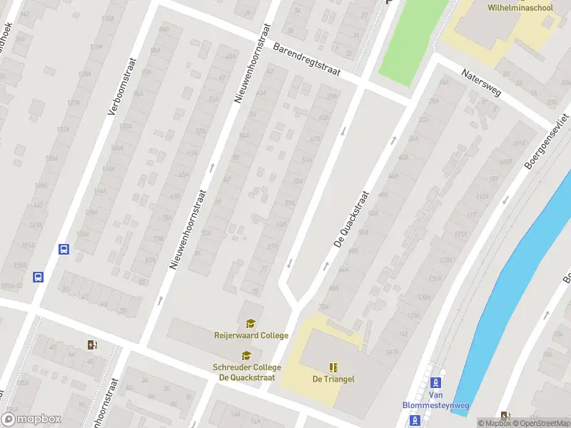 Ambulance met gepaste spoed naar de De Quackstraat in Rotterdam