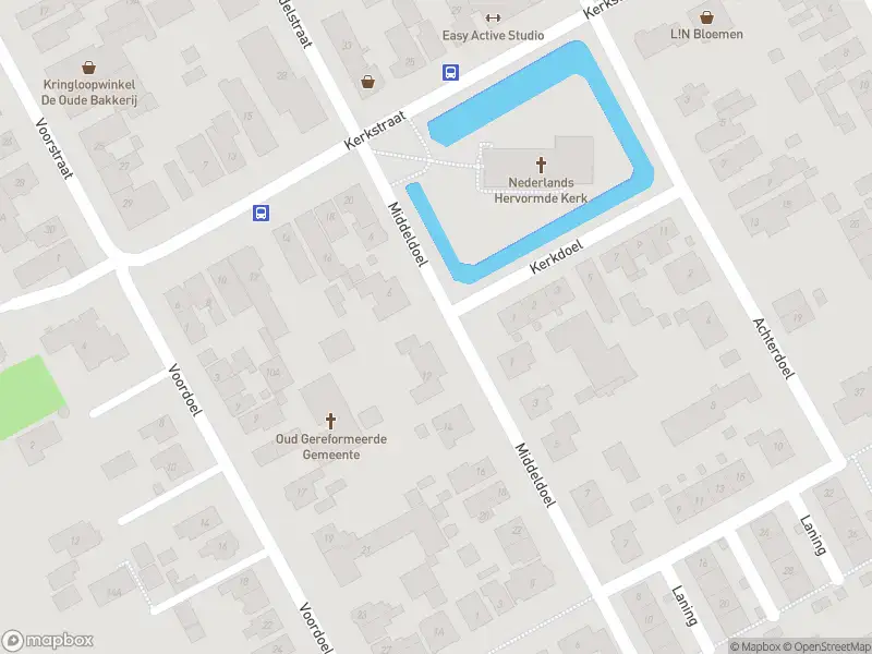 Ambulance met grote spoed naar de Middeldoel in Nieuw-Beijerland