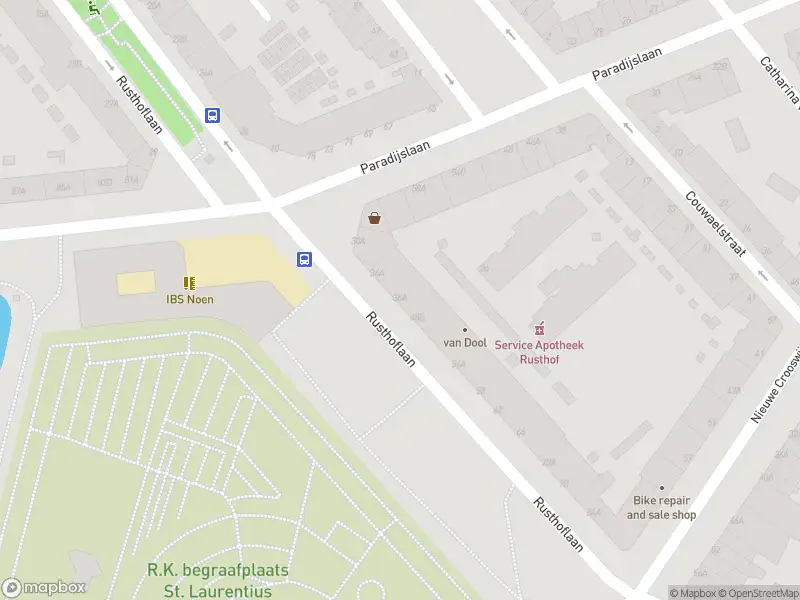 Ambulance met grote spoed naar de Rusthoflaan in Rotterdam