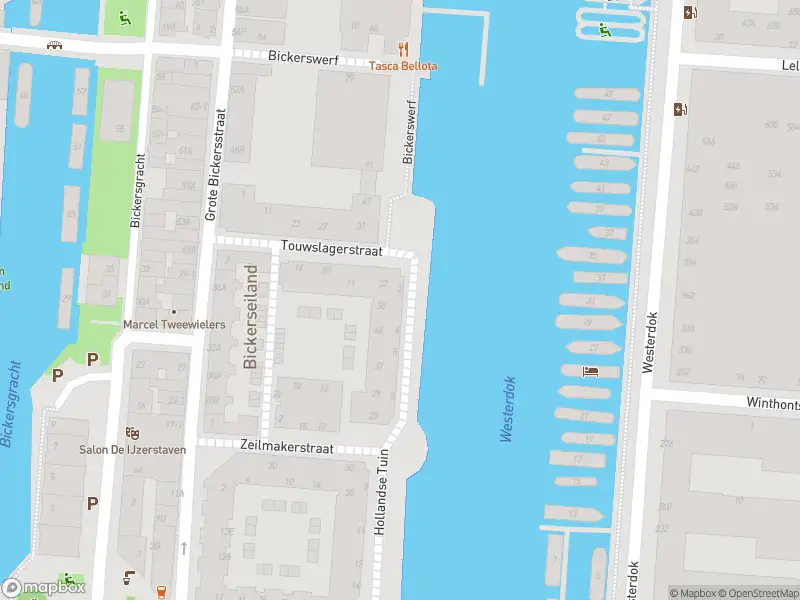 Ambulance met gepaste spoed naar de Hollandse Tuin in Amsterdam