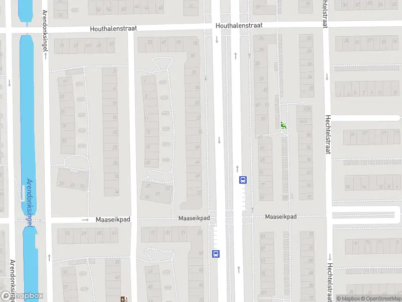 Ambulance met grote spoed naar de Dilsenstraat in Amsterdam