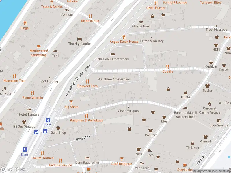 Ambulance met grote spoed naar de Sint Geertruidensteeg in Amsterdam