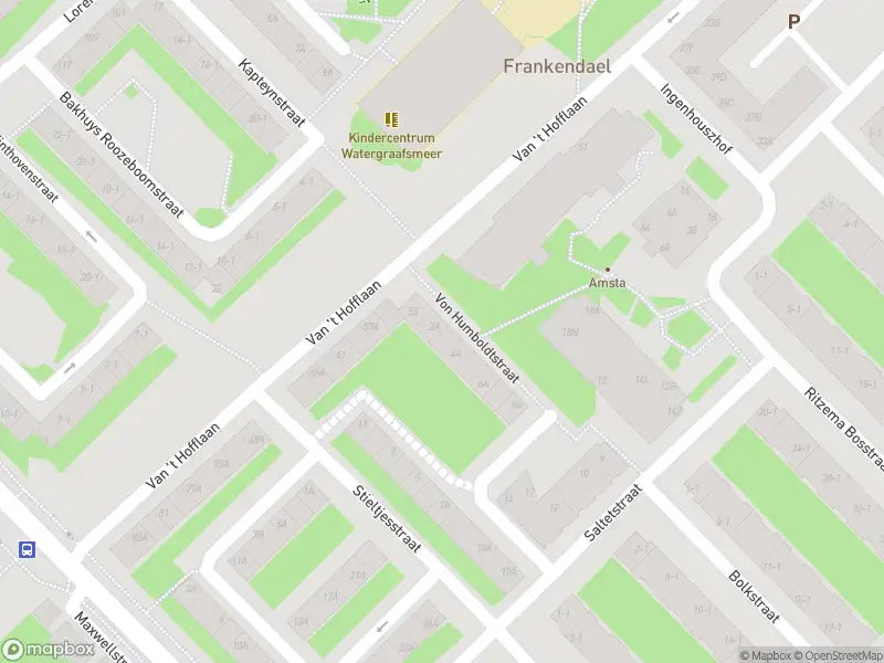 Ambulance met gepaste spoed naar de Von Humboldtstraat in Amsterdam