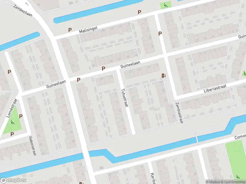 Ambulance met grote spoed naar de Tutustraat in Delft