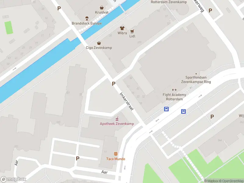 Ambulance met gepaste spoed naar de Imkerstraat in Rotterdam