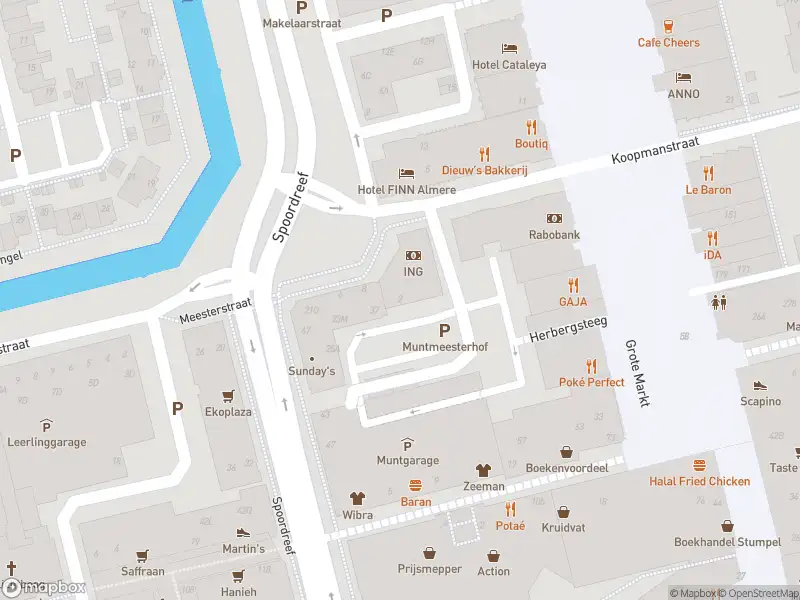 Brandweer met grote spoed naar de Muntmeesterhof in Almere vanwege gebouwbrand