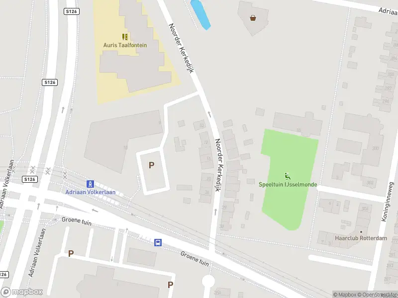 Ambulance met grote spoed naar de Noorder Kerkedijk in Rotterdam