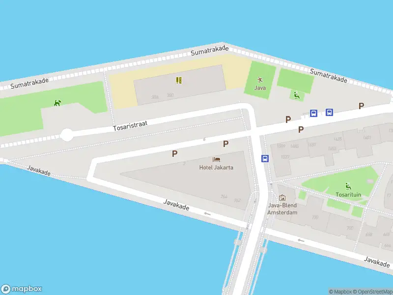 Ambulance met grote spoed naar de Tosaristraat in Amsterdam