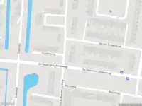 Ambulance met grote spoed naar de Troelstraweg in Dordrecht