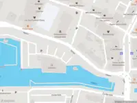 Ambulance met grote spoed naar de Haven in Alblasserdam