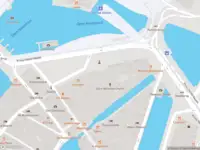 Traumahelikopter met grote spoed naar de Prins Hendrikkade in Amsterdam