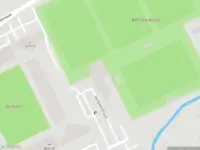 Brandweer met gepaste spoed naar de Sportpark De Vliert in 's-Hertogenbosch vanwege een buitenbrand