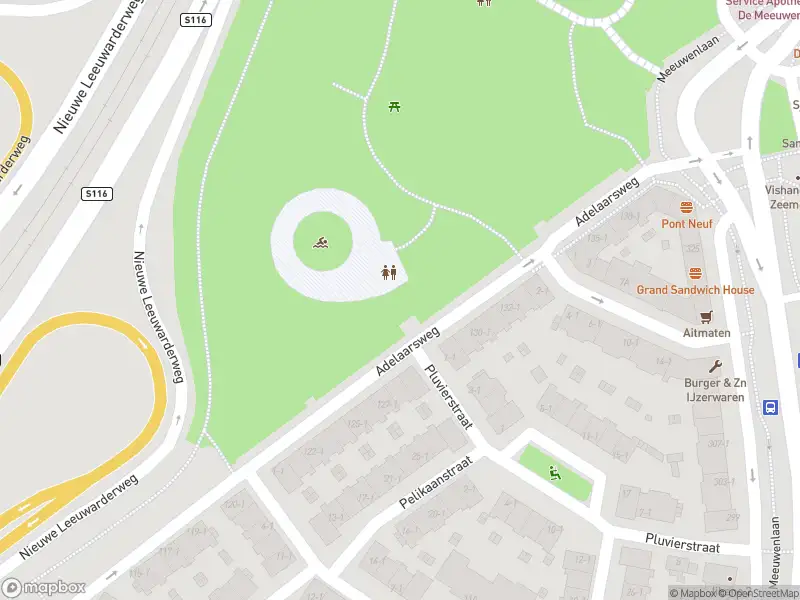 Ambulance met grote spoed naar de Adelaarsweg in Amsterdam