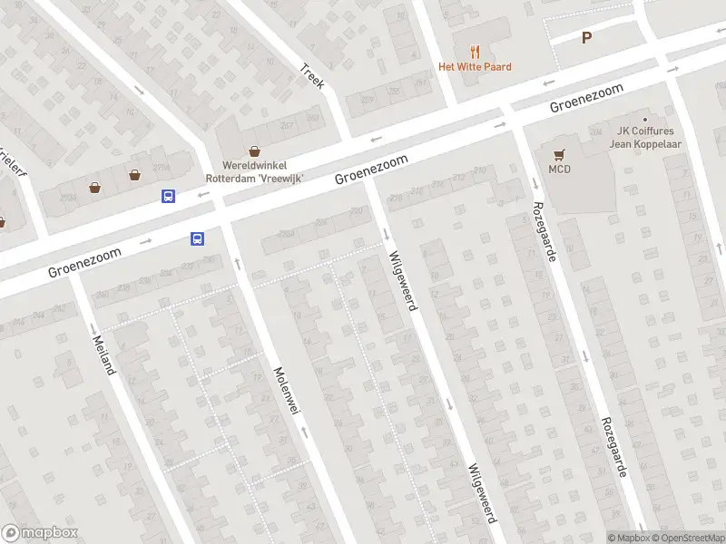 Ambulance met grote spoed naar de Wilgeweerd in Rotterdam