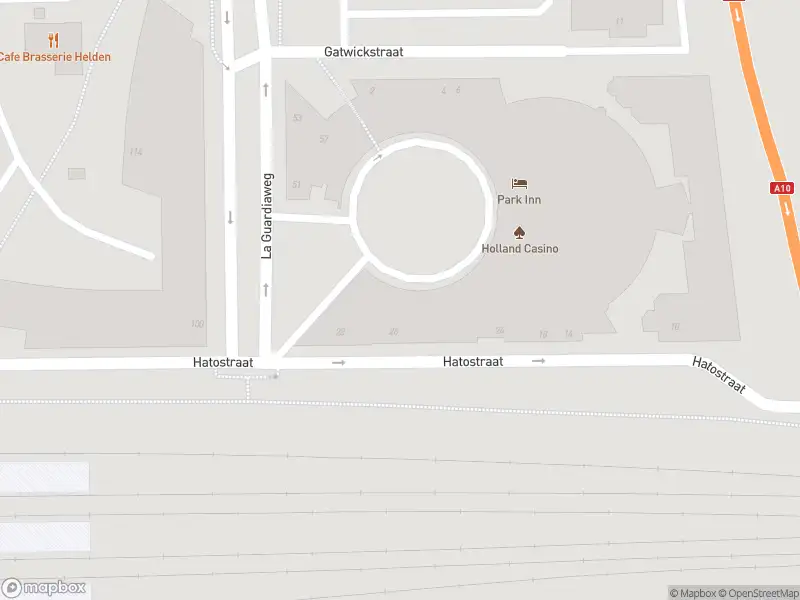 Ambulance met gepaste spoed naar de Hatostraat in Amsterdam