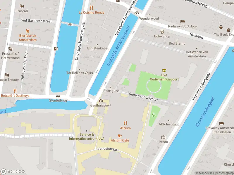 Brandweer met gepaste spoed naar de Oudemanhuispoort in Amsterdam