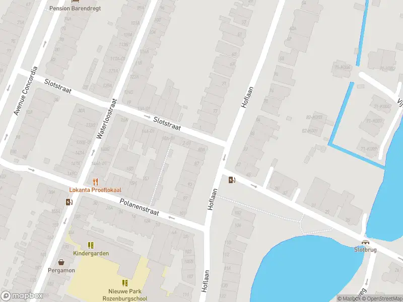 Ambulance met grote spoed naar de Hoflaan in Rotterdam