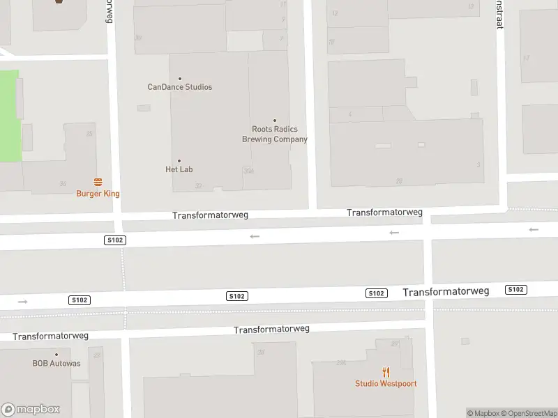 Ambulance met grote spoed naar de Transformatorweg in Amsterdam