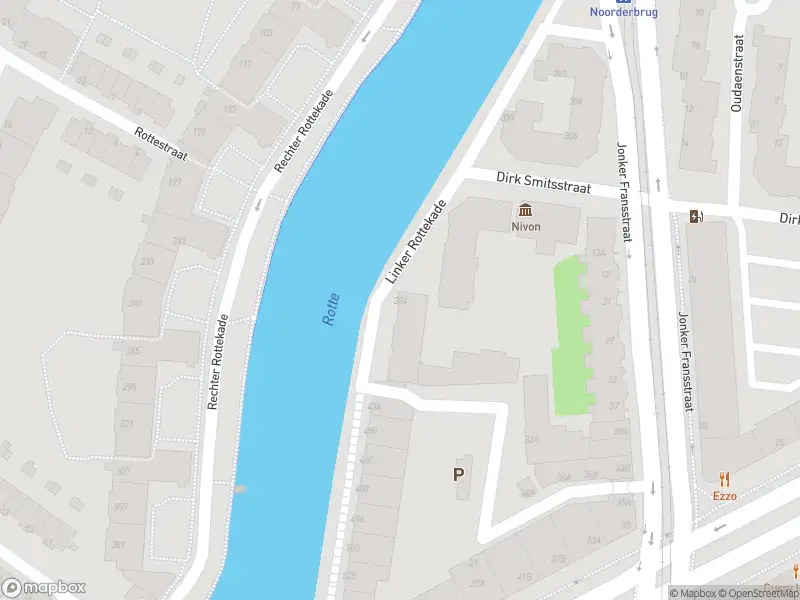 Ambulance met gepaste spoed naar de Linker Rottekade in Rotterdam