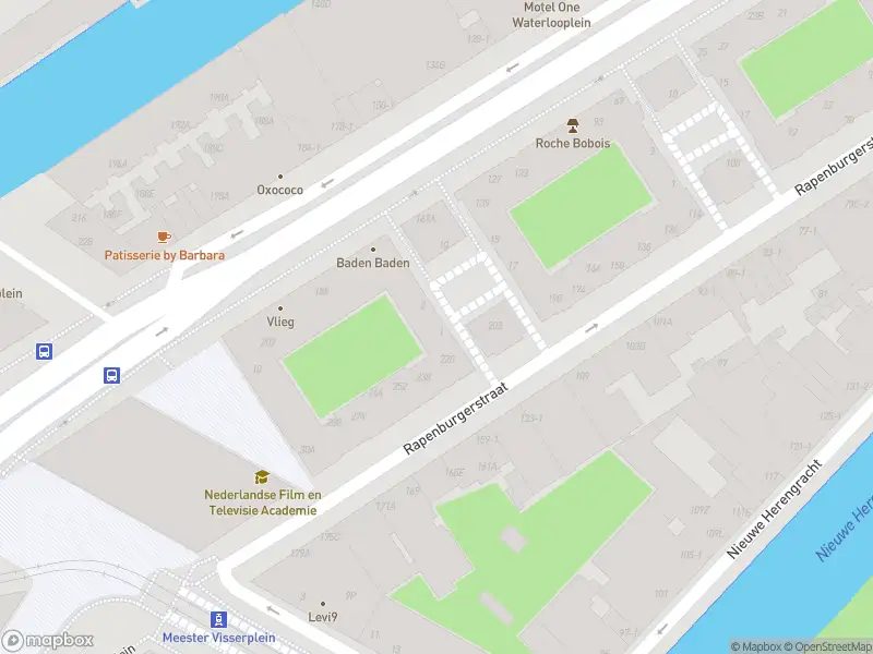 Ambulance met grote spoed naar de Februariplein in Amsterdam