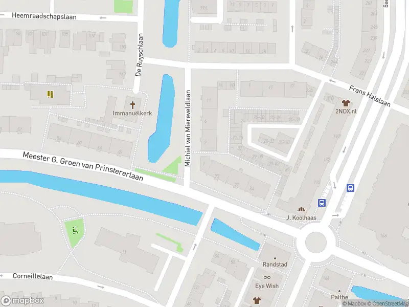 Ambulance met grote spoed naar de Michiel van Miereveldlaan in Amstelveen