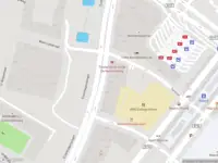 Ambulance met grote spoed naar de Elzenhagensingel in Amsterdam