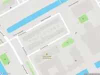 Ambulance met grote spoed naar de Drostenburg in Amsterdam