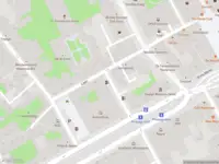 Ambulance met grote spoed naar de Korte Beestenmarkt in 's-Gravenhage