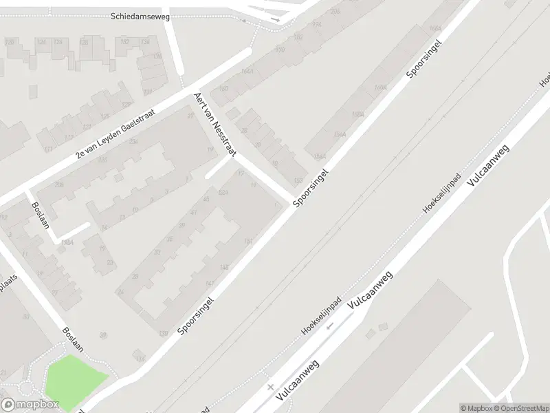 Ambulance met gepaste spoed naar de Aert van Nesstraat in Vlaardingen