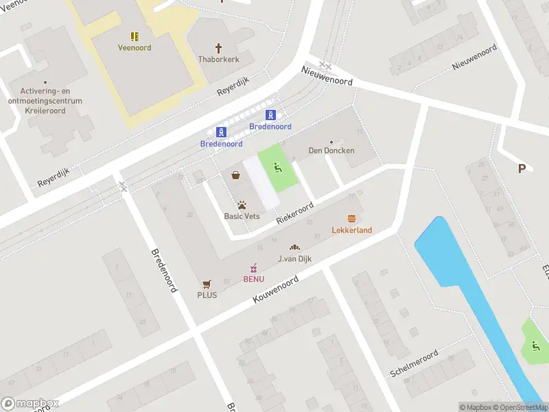 Ambulance met grote spoed naar de Riekeroord in Rotterdam