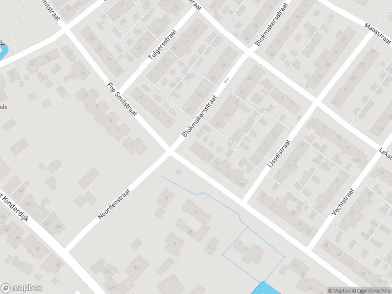 Ambulance met gepaste spoed naar de W.B. van der Veldenstraat in Alblasserdam