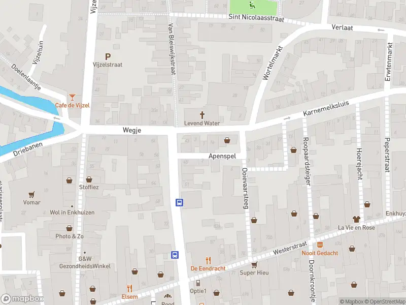 Ambulance met gepaste spoed naar de Apenspel in Enkhuizen