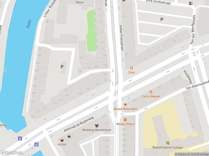 Ambulance met grote spoed naar de Jonker Fransstraat in Rotterdam