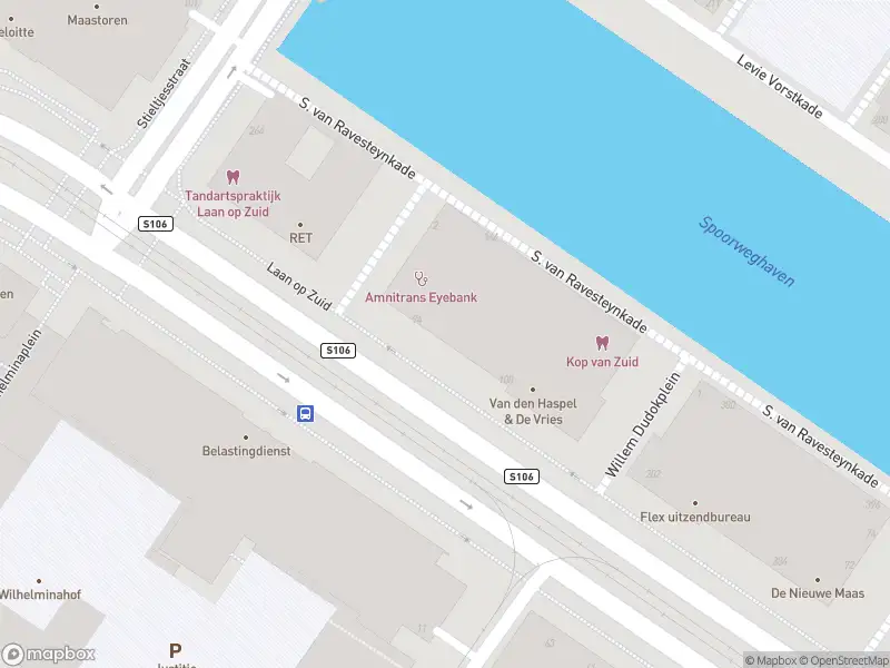 Ambulance met grote spoed naar de Laan op Zuid in Rotterdam