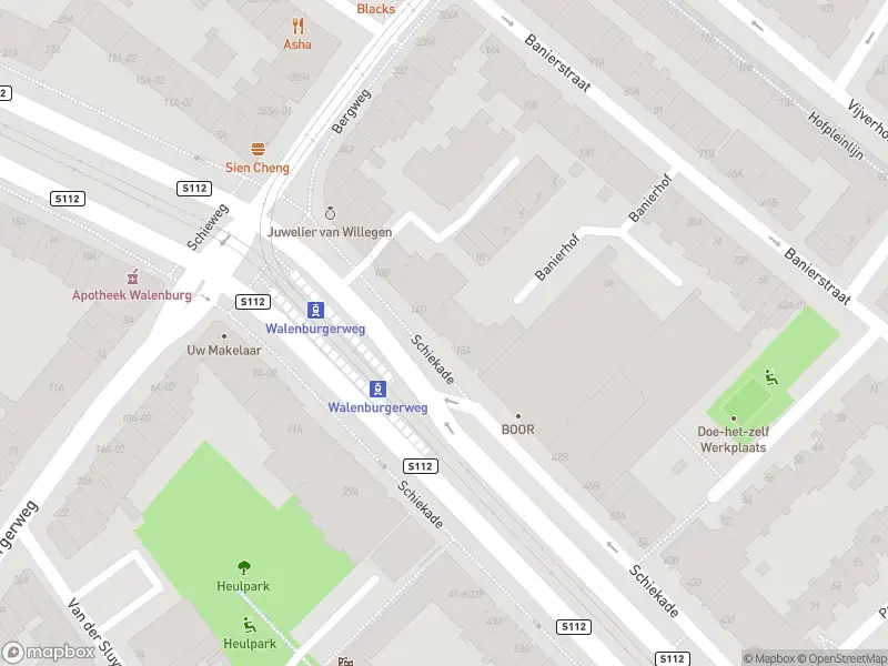 Ambulance met grote spoed naar de Schiekade in Rotterdam