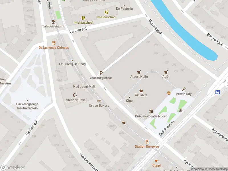 Ambulance met gepaste spoed naar de Voorburgstraat in Rotterdam