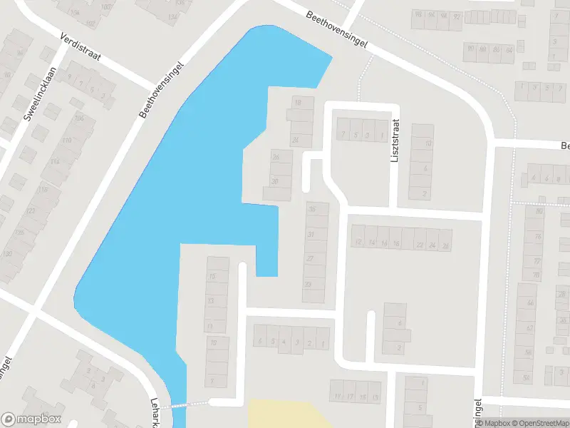 Ambulance met gepaste spoed naar de Offenbachstraat in Alkmaar