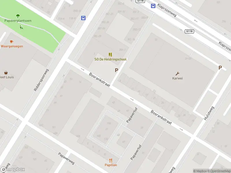 Ambulance met grote spoed naar de Korte Papaverweg in Amsterdam