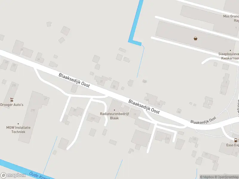 Ambulance met gepaste spoed naar de Blaaksedijk Oost in Heinenoord