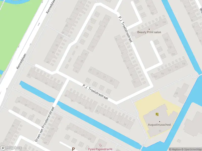 Ambulance met grote spoed naar de P.J. Troelstrastraat in Papendrecht