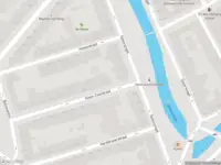 Ambulance met grote spoed naar de Klein-Coolstraat in Rotterdam