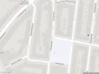 Ambulance met grote spoed naar de Tidemanstraat in Rotterdam