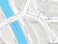 Ambulance met grote spoed naar de Aelbrechtskade in Rotterdam