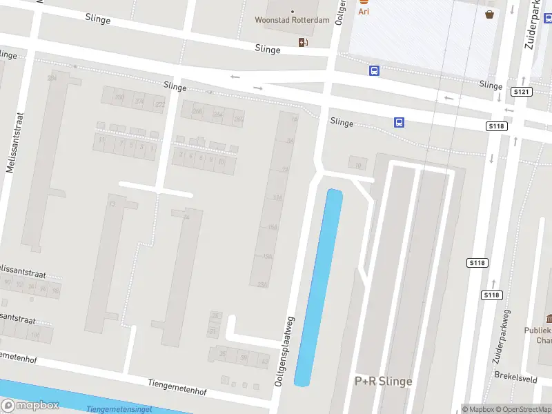 Ambulance met grote spoed naar de Ooltgensplaatweg in Rotterdam