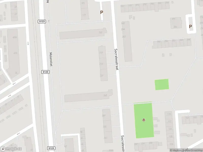 Ambulance met gepaste spoed naar de Socratesstraat in Rotterdam