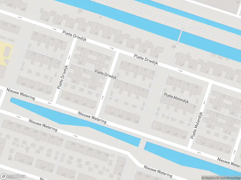 Ambulance met gepaste spoed naar de Platte Driedijk in Hoogvliet Rotterdam